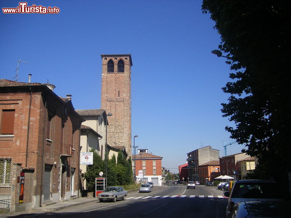 Immagine Uno scorcio del centro storico di Pontenure in provincia di Piacenza, Emilia-Romagna - © Szeder László, CC BY-SA 4.0, Wikipedia