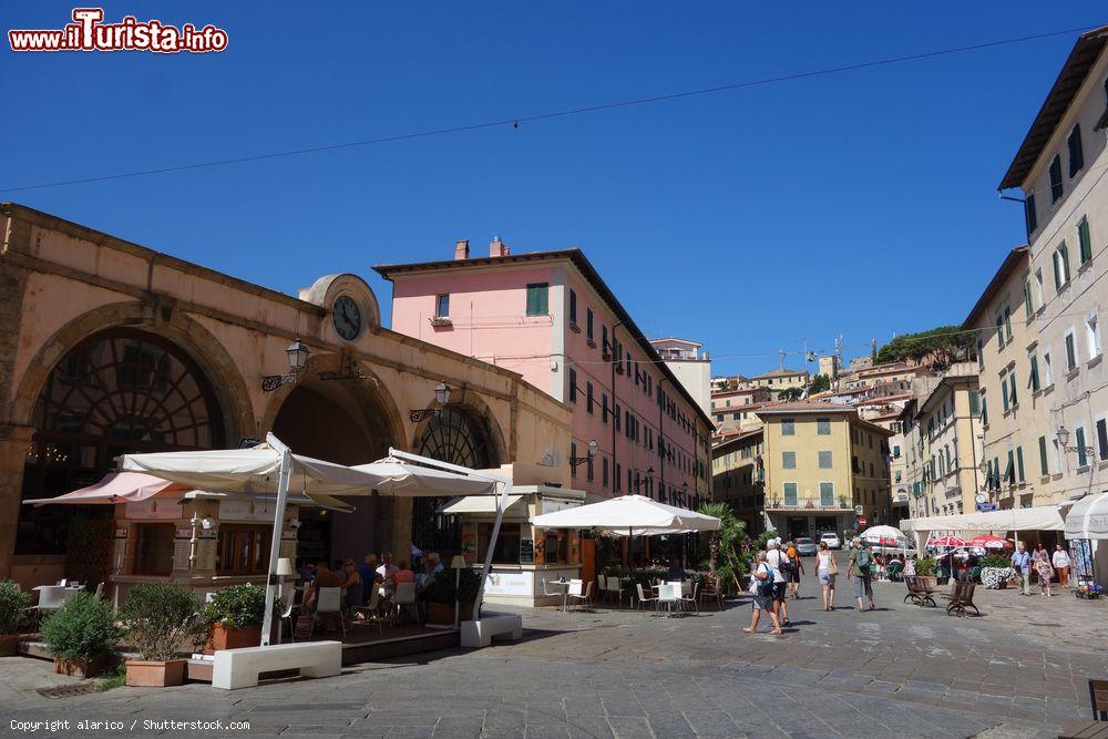 Immagine Uno scorcio del centro storico di Portoferraio, isola d'Elba - © alarico / Shutterstock.com