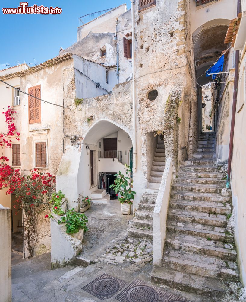 Immagine Uno scorcio del centro storico di Sperlonga, provincia di Latina, nel Lazio