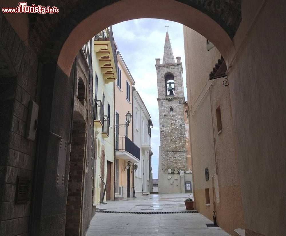 Immagine Uno scorcio del centro storico di Torano Nuovo in Abruzzo Di Carlos Jose Monzon - Opera propria, CC BY-SA 3.0, Collegamento