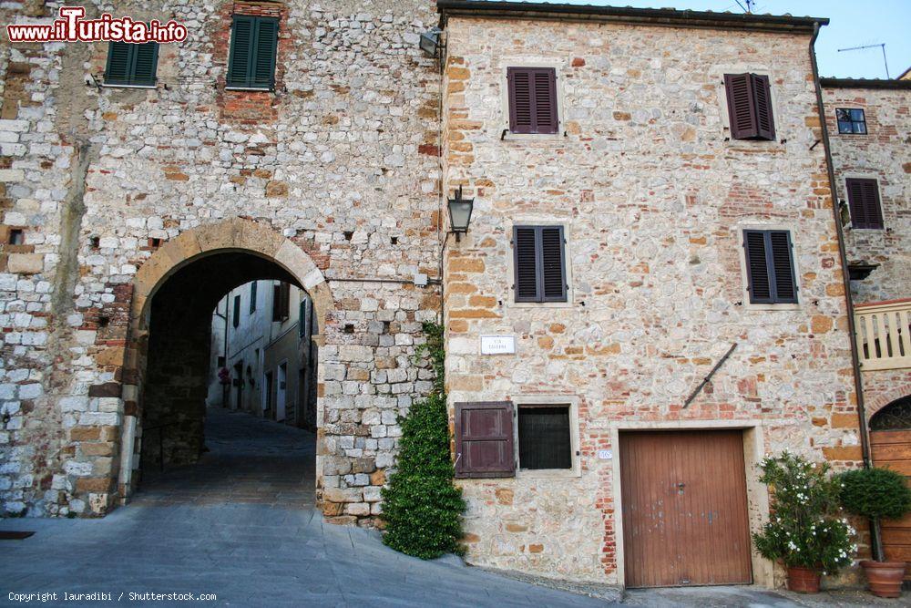 Immagine Uno scorcio del centro storico di Trequanda, borgo medievale in Val di Chiana, Toscana - © lauradibi / Shutterstock.com