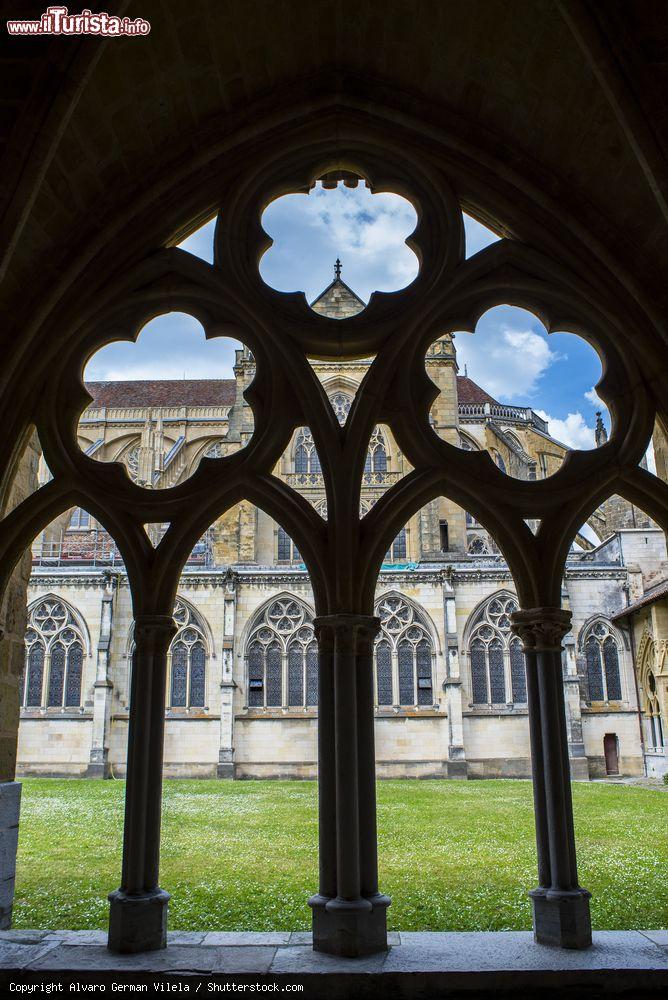 Immagine Uno scorcio del chiostro della cattedrale di Santa Maria a Bayonne, Francia - © Alvaro German Vilela / Shutterstock.com