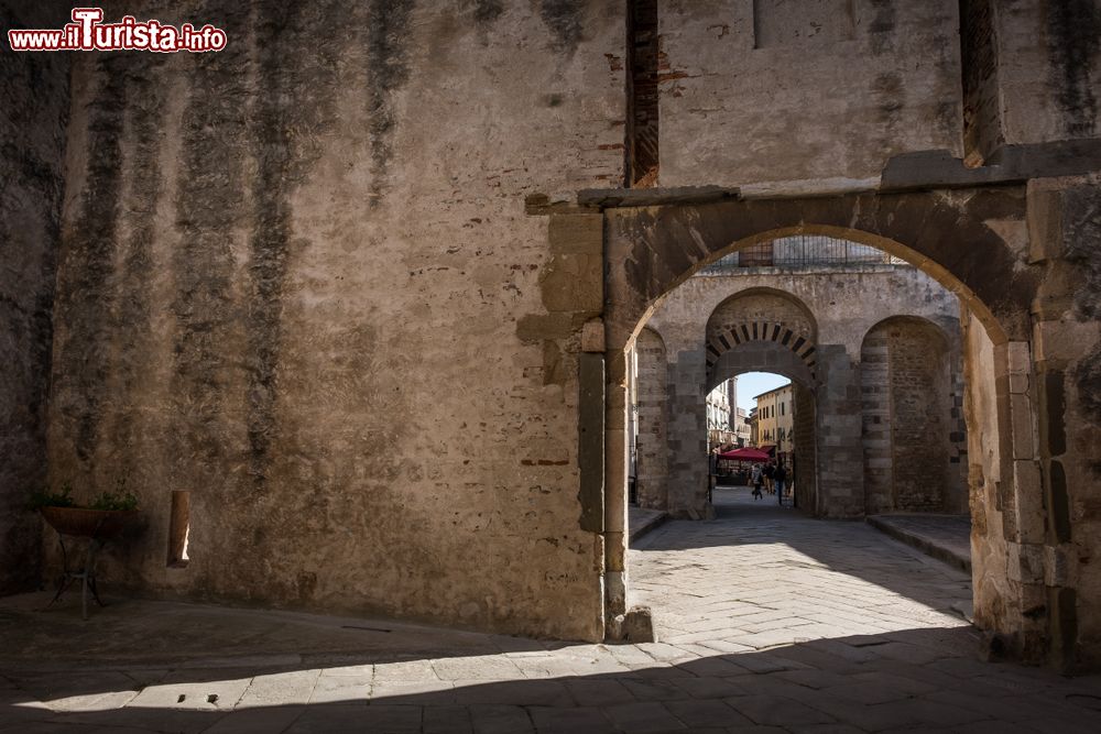 Immagine Uno scorcio del complesso del Torrione e del Rivellino a Piombino, Toscana.