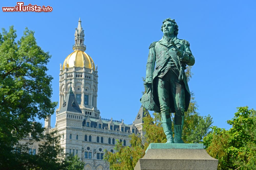 Immagine Uno scorcio del Connecticut State Capitol di Hartford, USA. L'edificio è stato disegnato da Richard Upjohn in stile revival gotico vittoriano nel 1872.