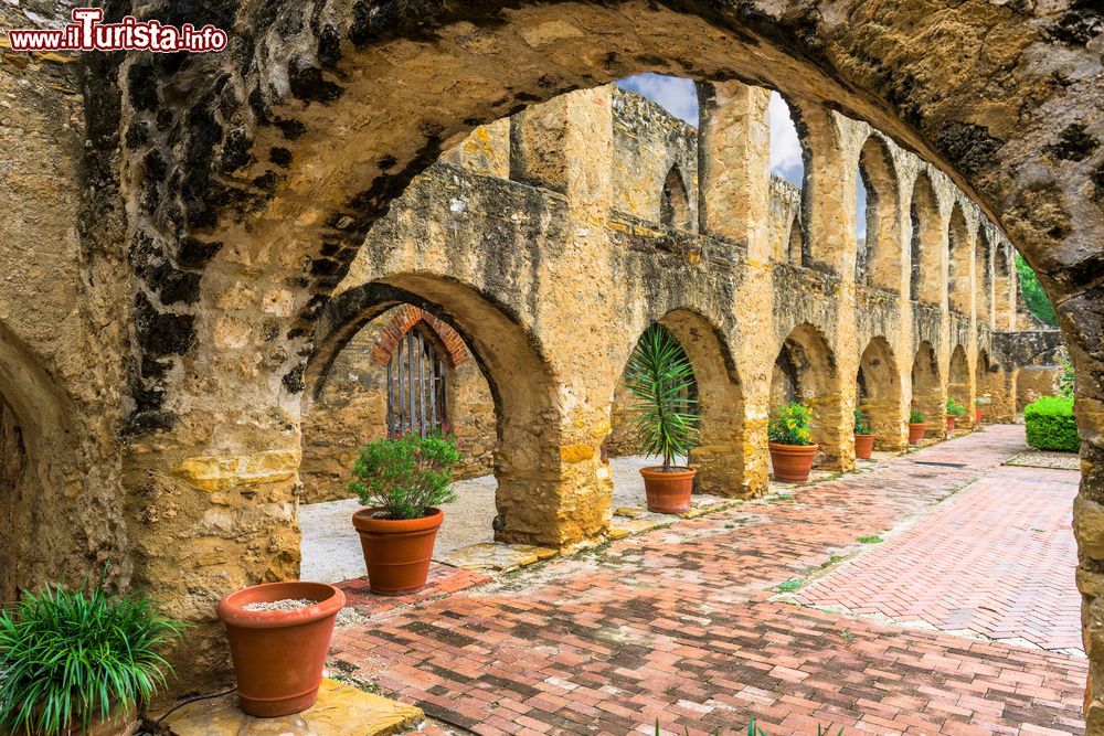 Immagine Uno scorcio del cortile della Mission San José a San Antonio, Texas.