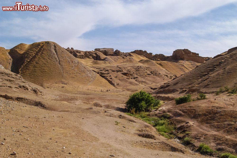 Immagine Uno scorcio del deserto siriano nei pressi di Dura-Europos. Grazie agli importanti ritrovamenti archeologici  avvenuti nel corso del 1900, questa località è stata ribattezzata la "Pompei del deserto".