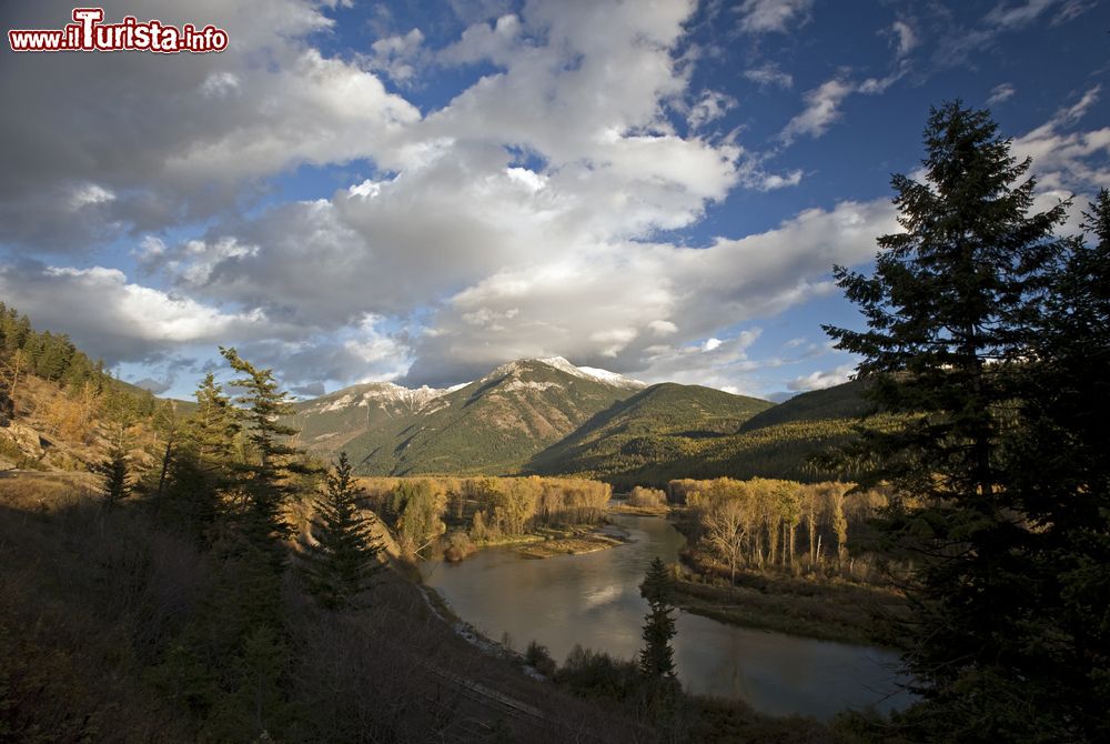 Immagine Uno scorcio del fiume Elk fotografato dalla città di Fernie, Montagne Rocciose, Canada.