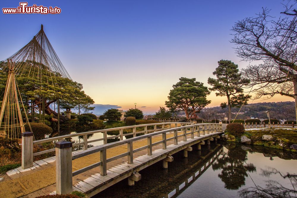 Immagine Uno scorcio del giardino di Kenrokuen a Kanazawa, Giappone. E' considerato uno dei più suggestivi paesaggi della città.