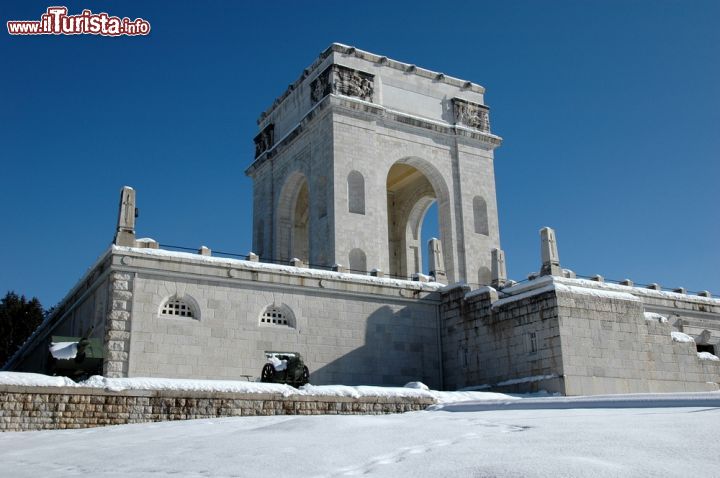 Immagine Uno scorcio del memoriale di Asiago, provincia di Vicenza, Veneto, in inverno - © 57949492 / Shutterstock.com