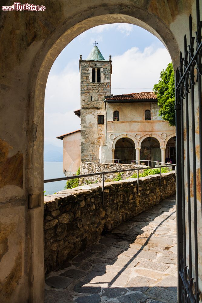Immagine Uno scorcio del monastero di  Santa Caerina a Leggiuno, Lago Maggiore