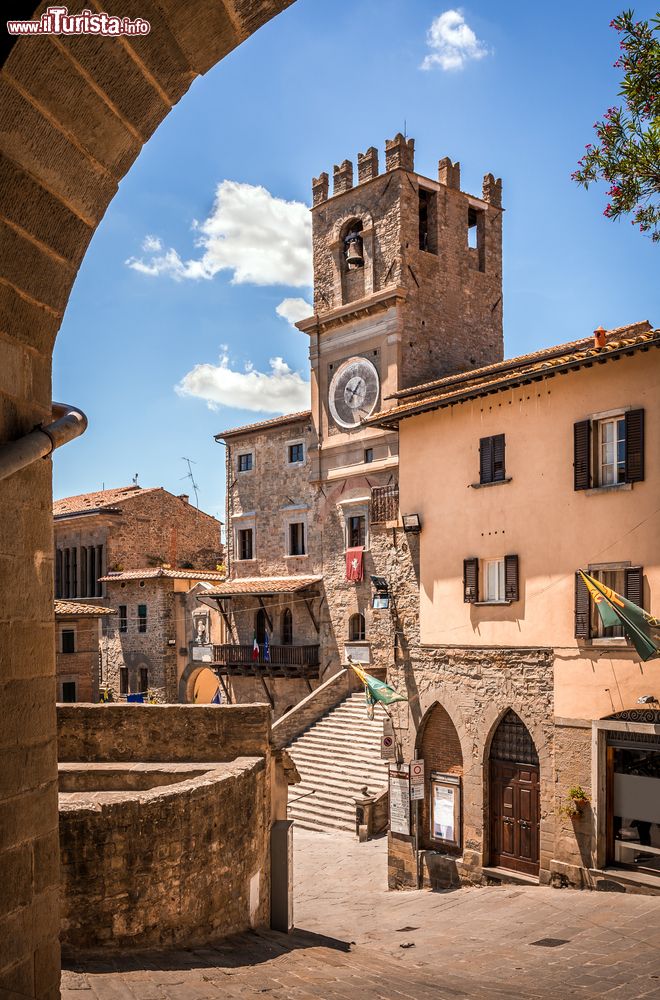 Immagine Uno scorcio del Palazzo Comunale a  Cortona in Toscana