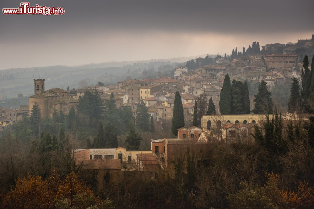 Immagine Uno scorcio del panorama del borgo di Chianni in Toscana