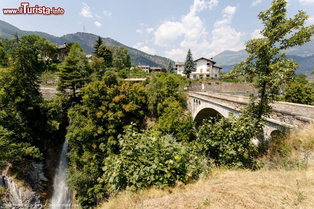Immagine Uno scorcio del ponte costruito durante la Prima Guerra Mondiale a Introd, Valle d'Aosta - © Taesik Park / Shutterstock.com