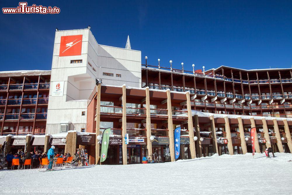 Immagine Uno scorcio del residence Aiguille Rouge nella stagione invernale a Les Arcs, Francia - © Julia Kuznetsova / Shutterstock.com