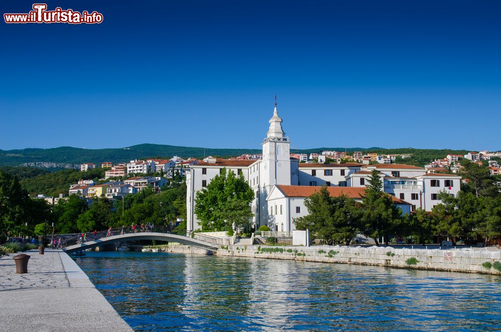 Immagine Uno scorcio del villaggio di Crikvenica, Croazia. Si trova sulla costa orientale del Mare Adriatico.