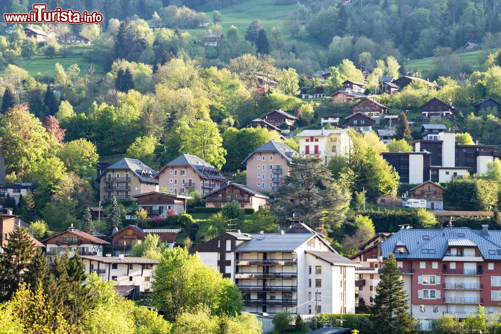 Immagine Uno scorcio del villaggio di Saint-Gervais-les-Bains in primavera, Francia.