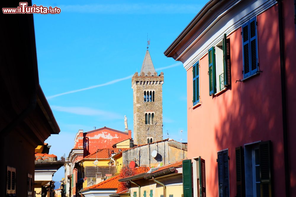 Immagine Uno scorcio del villaggio ligure di Sarzana, situato in provincia di La Spezia.