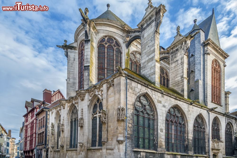 Immagine Uno scorcio della chiesa cattolica di San Pantaleone a Troyes, Francia.