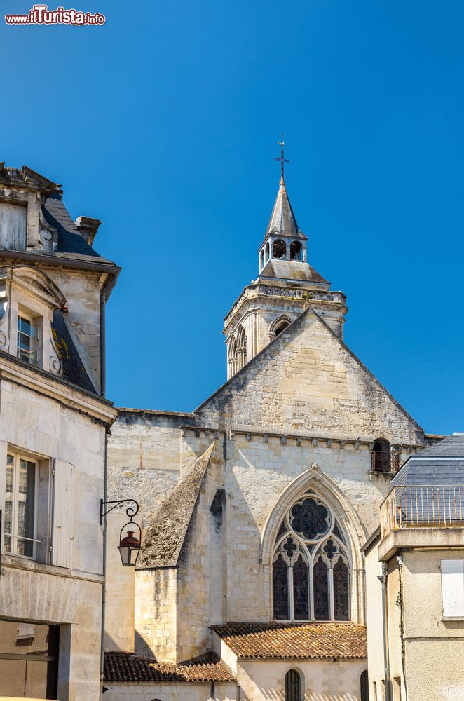 Immagine Uno scorcio della chiesa di Saint Leger nel centro di Cognac, Charente, Francia.