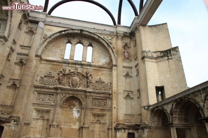 Immagine Uno scorcio della chiesa di San Francesco a Baeza, Andalusia, Spagna - © Ammit Jack / Shutterstock.com