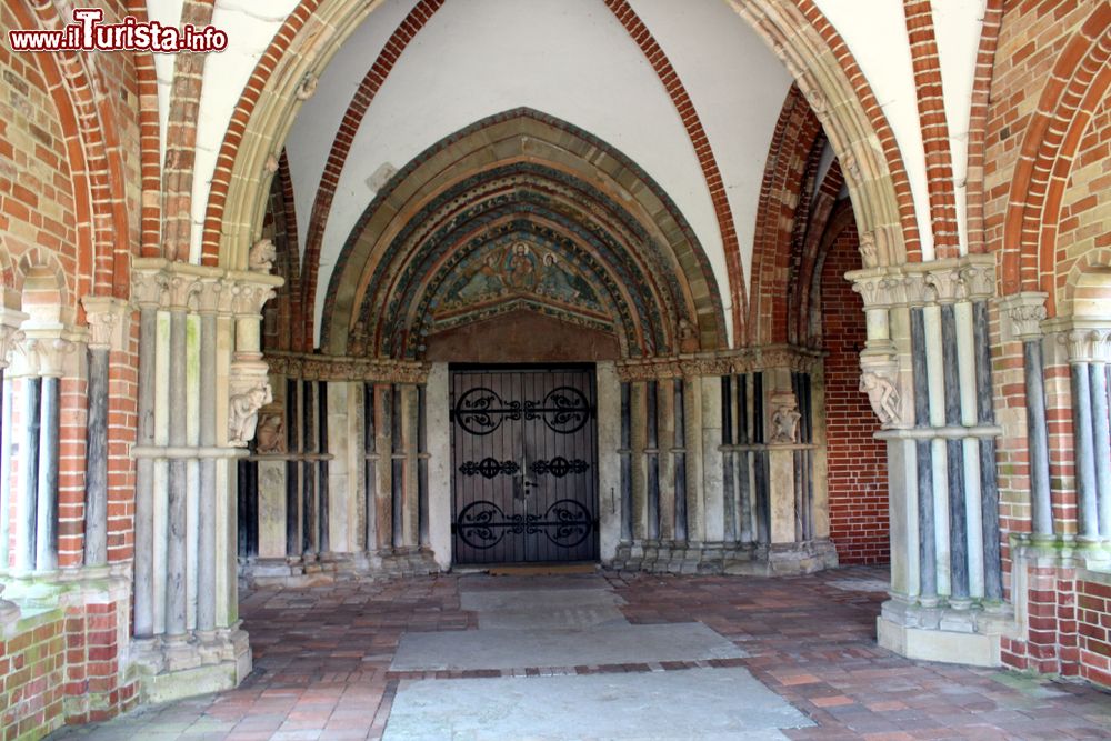 Immagine Uno scorcio della chiesa di Santa Maria a Lubecca, Germania. Costruita alla fine del XII° secolo, la Marienkirche accoglie al suo interno il più grande organo meccanico del mondo.