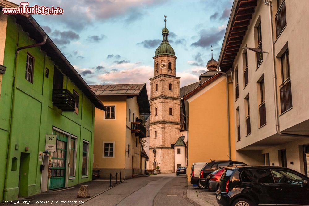 Immagine Uno scorcio della cittadina bavarese di Berchtesgaden al calar del sole con il cielo blu e le nuvole in estate - © Sergey Fedoskin / Shutterstock.com