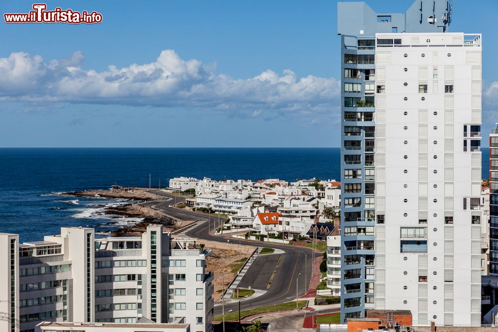 Immagine Uno scorcio della cittadina costiera di Punta del Este, Uruguay.