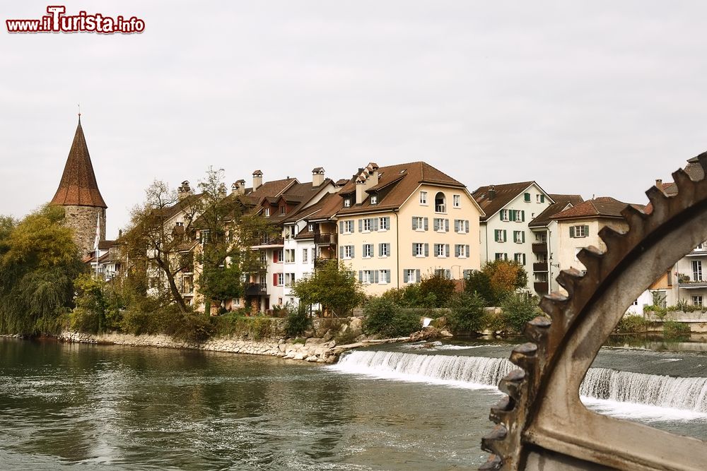 Immagine Uno scorcio della cittadina di Bremgarten sul fiume Reuss, Svizzera. Siamo nel Canton Argovia, 20 km a ovest di Zurigo.