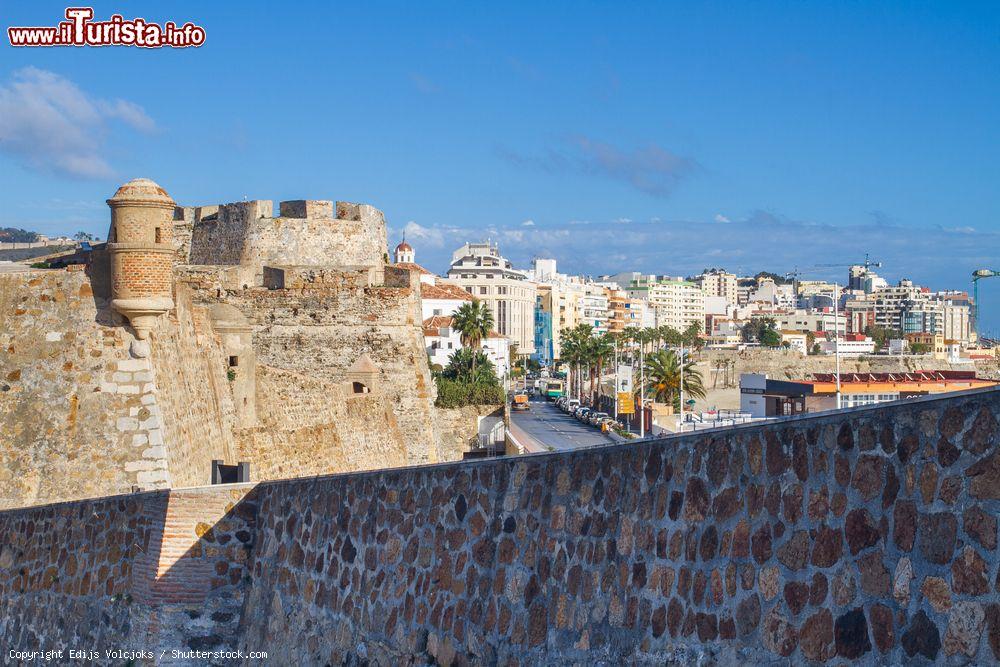 Immagine Uno scorcio della cittadina di Ceuta dall'alto delle mura fortificate, Spagna - © Edijs Volcjoks / Shutterstock.com