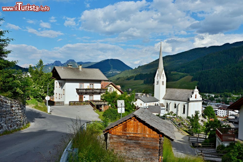 Immagine Uno scorcio della cittadina di Sillian (Austria) con le Alpi sullo sfondo. Siamo nel distretto di Lienz, in Tirolo.