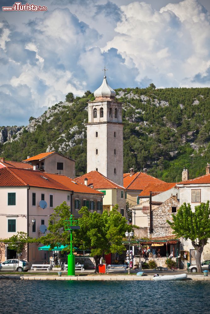 Immagine Uno scorcio della cittadina di Skradin e del suo piccolo porto sulla costa adriatica, Croazia.