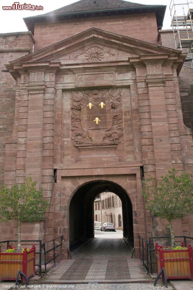 Immagine Uno scorcio della cittadina fortificata di Belfort, Francia.  La storia di questa località è segnata soprattutto dalla resistenza alla Prussia - © Jef Wodniack / Shutterstock.com