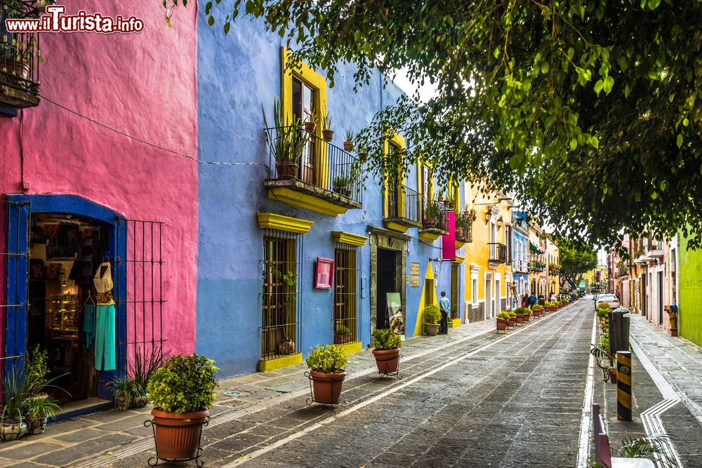 Immagine Uno scorcio della colorata Callejon de los Sapos a Puebla, Messico.