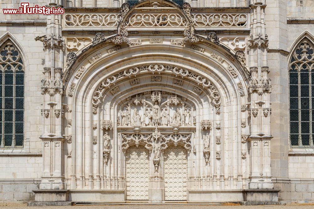 Immagine Uno scorcio della facciata gotica del monastero reale di Brou, Bourg-en-Bresse, Francia.