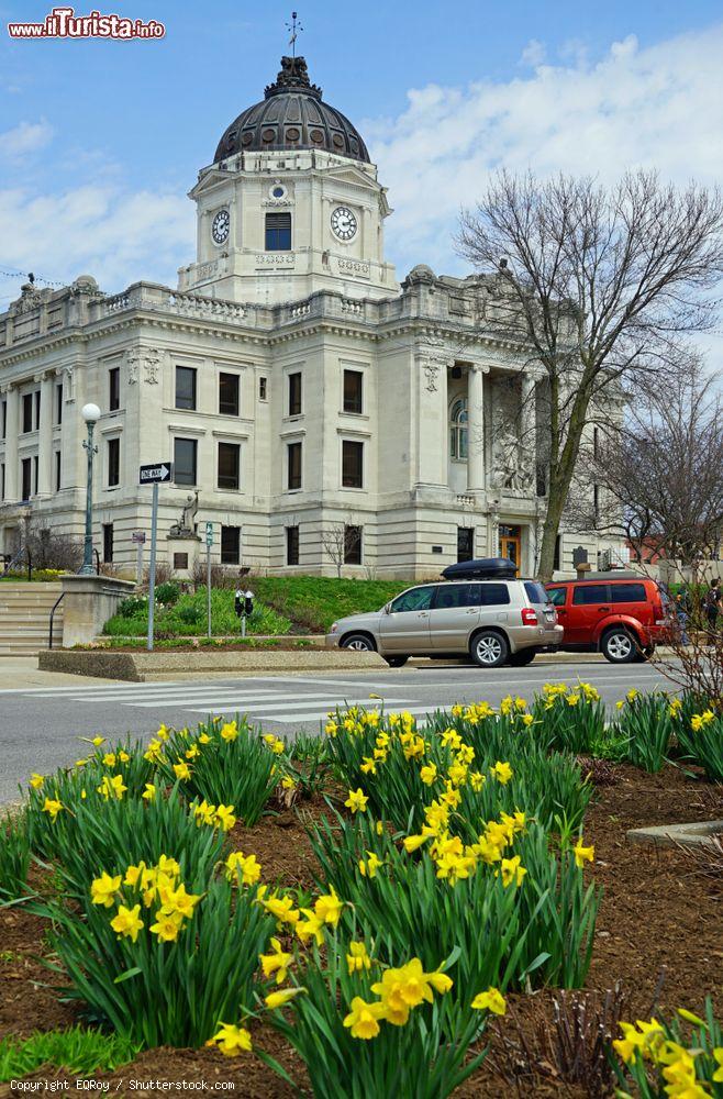 Immagine Uno scorcio della Monroe County Courthouse a Bloomington, Indiana (USA). Costruito in stile   Beaux-Arts, questo edificio è stato inserito nel Registro Nazionale dei Luoghi Storici - © EQRoy / Shutterstock.com