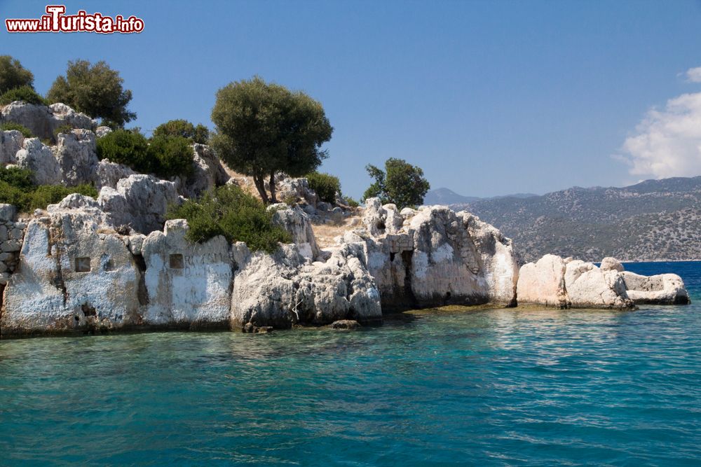 Immagine Uno scorcio della regione di Kekova, Turchia: siamo in una piccola isola turca disabitata situata nei pressi del distretto di Demre.