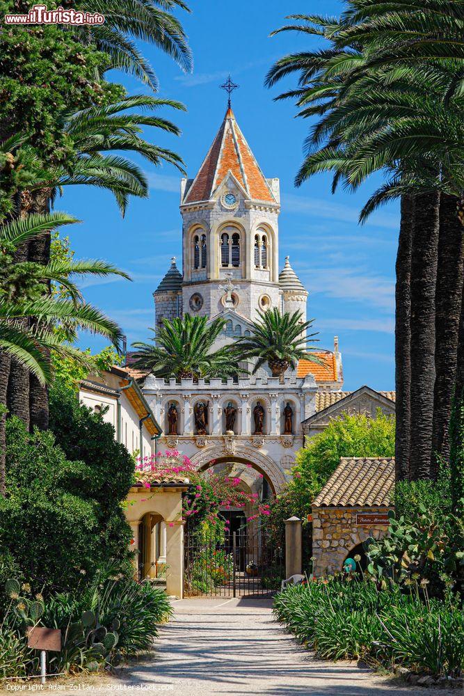 Immagine Uno scorcio dell'abbazia di Lerino a Saint-Honorat, di fronte a Cannes © Adam Zoltan / Shutterstock.com