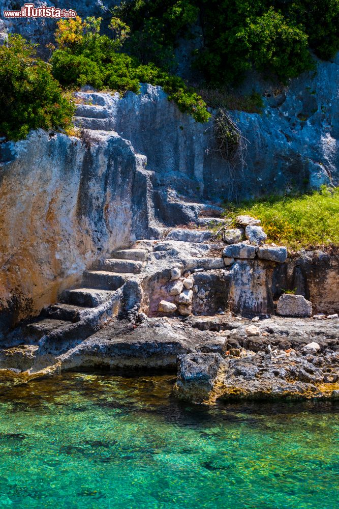 Immagine Uno scorcio dell'antica città allagata di Simena, Turchia.