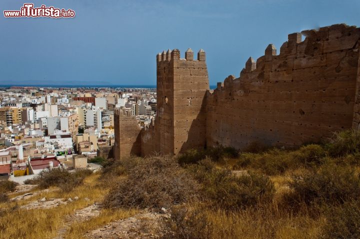 Immagine Uno scorcio dell'antica fortezza di Alcazaba a Almeria, Spagna