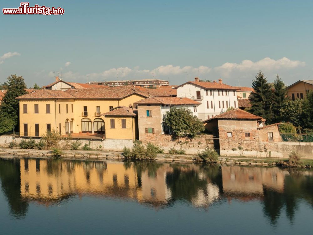 Immagine Uno scorcio delle case di Vaprio sul fiume Adda in Lombardia