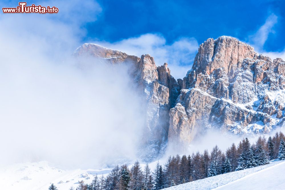 Immagine Uno scorcio delle Dolomiti innevate viste da Nova Levante, Trentino Alto Adige.