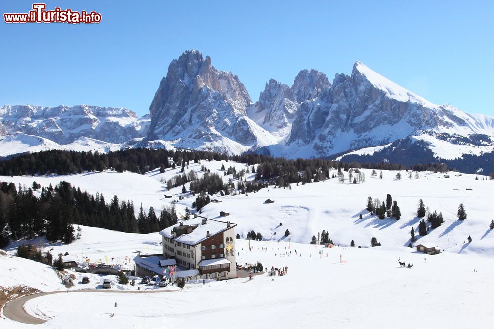 Immagine Uno scorcio delle montagne innevate a Ortisei, Dolomiti (Trentino Alto Adige).
