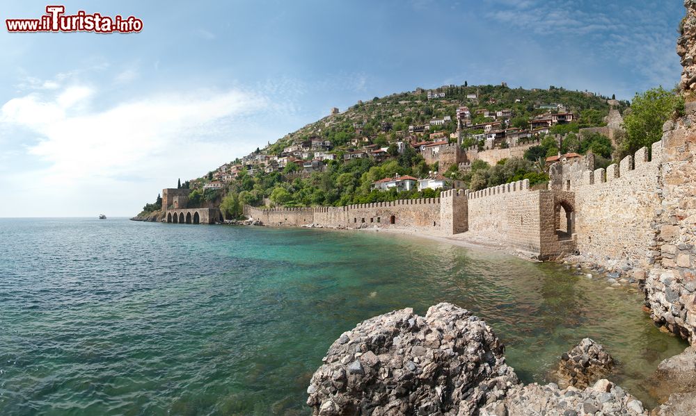 Immagine Uno scorcio delle mura difensive di Alanya, Turchia.