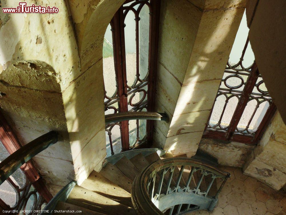 Immagine Uno scorcio delle scale all'interno del castello di Rivau presso Lémeré, Francia - © LACROIX CHRISTINE / Shutterstock.com