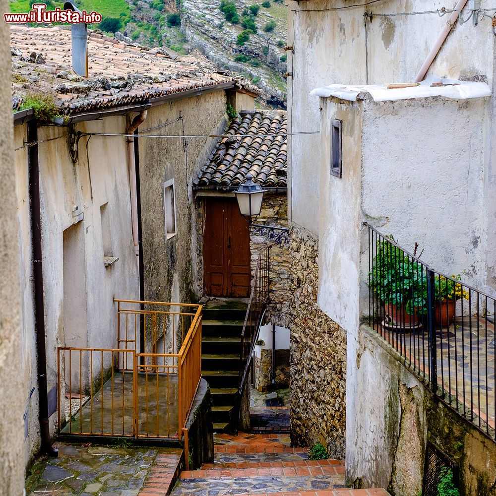 Immagine Uno scorcio delle strade del centro di Cerchiara di Calabria sul Pollino