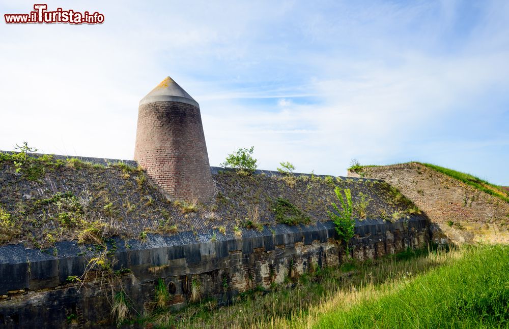 Immagine Uno scorcio dell'East Abutment nella città olandese di Vlissingen: si tratta di una parte della fortezza napoleonica costruita fra il 1811 e il 1813. Attualmente è stata ristrutturata.