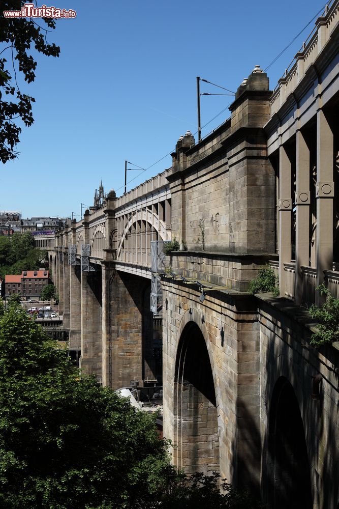 Immagine Uno scorcio dell'High Level Bridge sul fiume Tyne a Newcastle upon Tyne, Inghilterra.