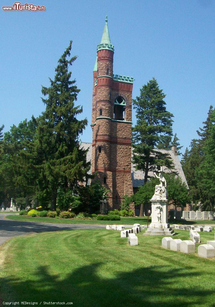 Immagine Uno scorcio dell'Holy Sepulchre Cemetery di Rochester, stato di New York (USA): a immaginarlo e volerlo così fu nel 1871 Bernard J. McQuaid, primo vescovo della diocesi cattolica di Rochester  - © MCDesigns / Shutterstock.com