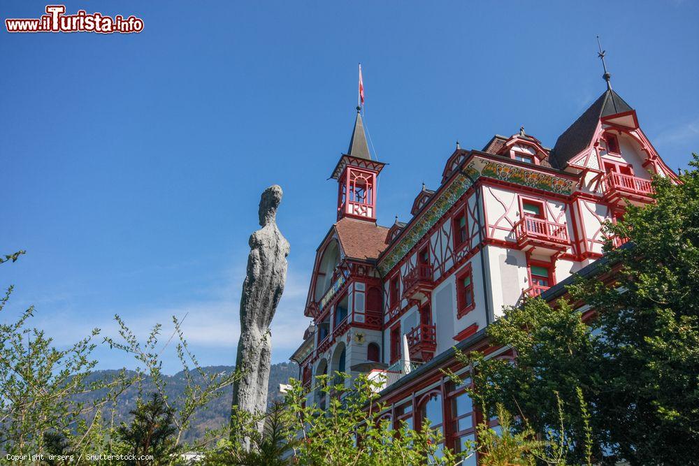 Immagine Uno scorcio dell'hotel Vitznauerhof alle pendici del monte Rigi, Vitznau, Svizzera. Da qui partono numerose escursioni alla scoperta del lago di Lucerna - © drserg / Shutterstock.com