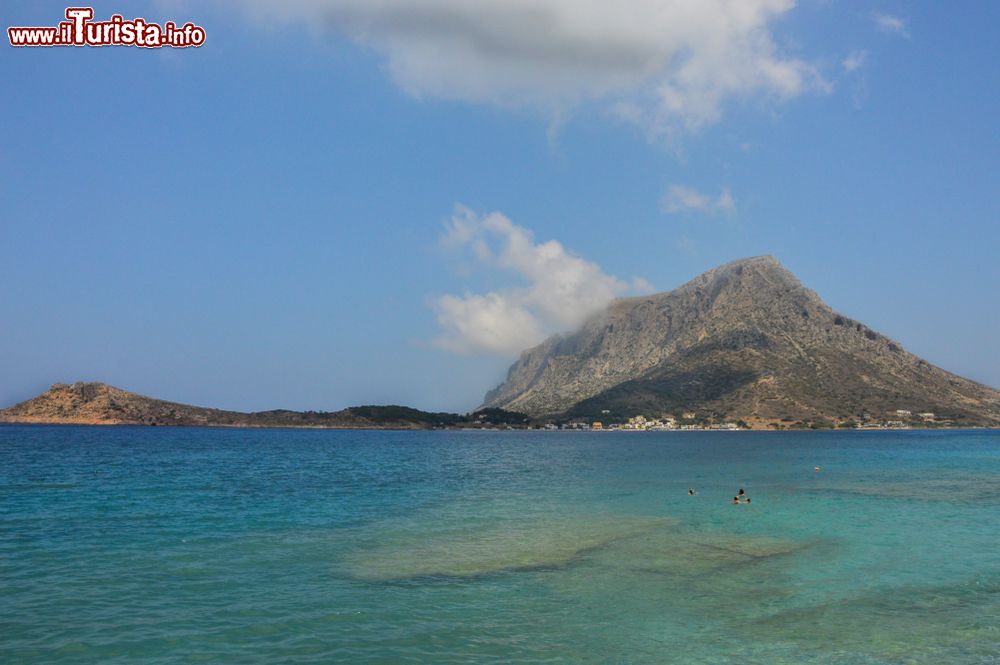 Immagine Uno scorcio dell'isola di Telendos, Grecia, dove si circola solo a piedi.